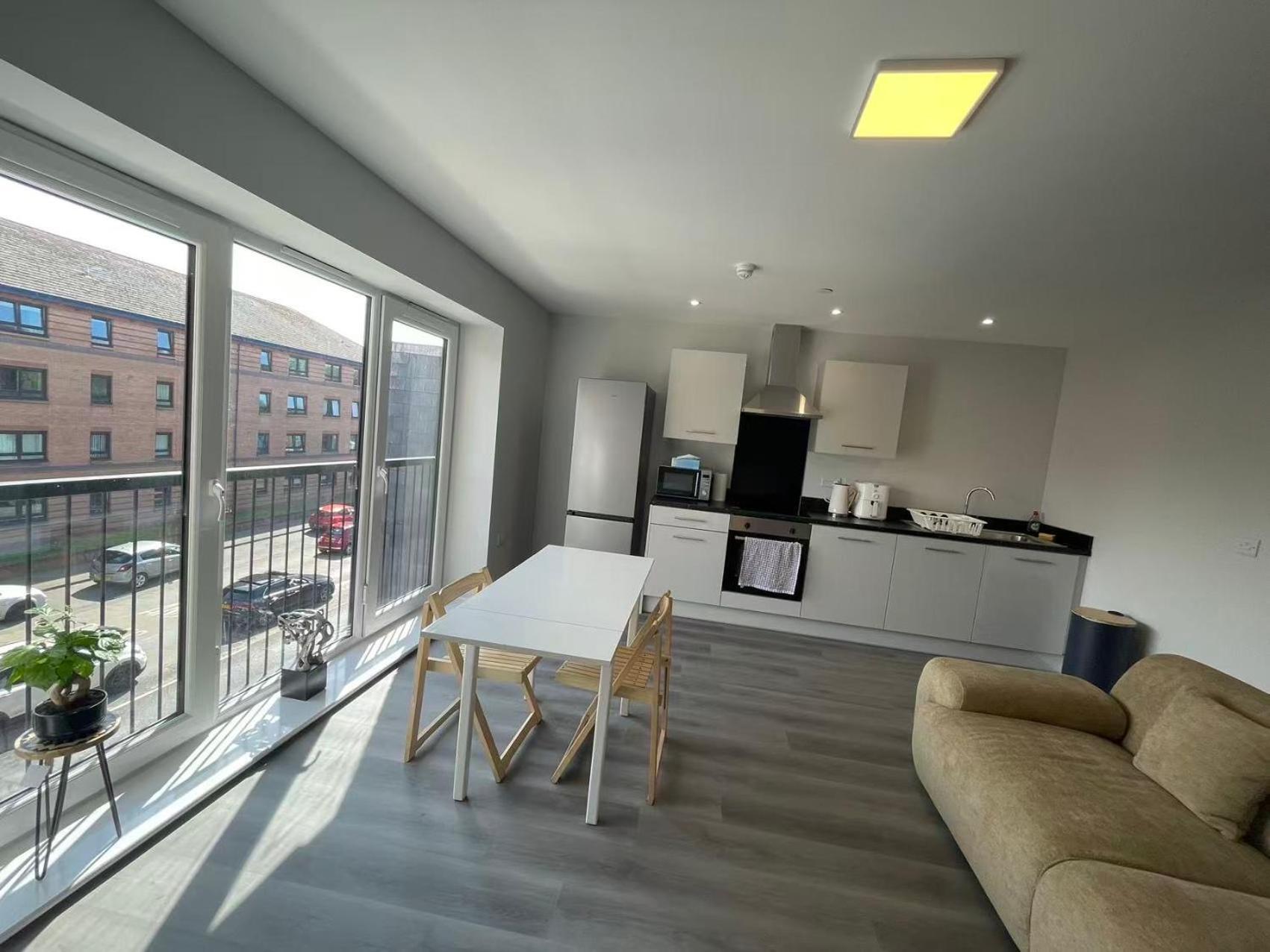 Freshstay Centre Double Bedroom *